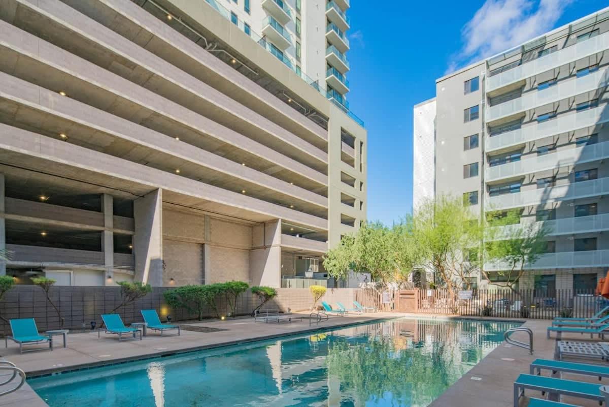 Calm 2bd - Dt - Gym, Pool, Parking - Sleep 8 Apartment
