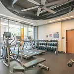 Calm 2Bd - Central Dt - Gym, Pool, Parking - Sleep 8