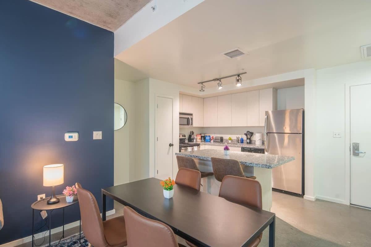 Calm 2bd - Dt - Gym, Pool, Parking - Sleep 8