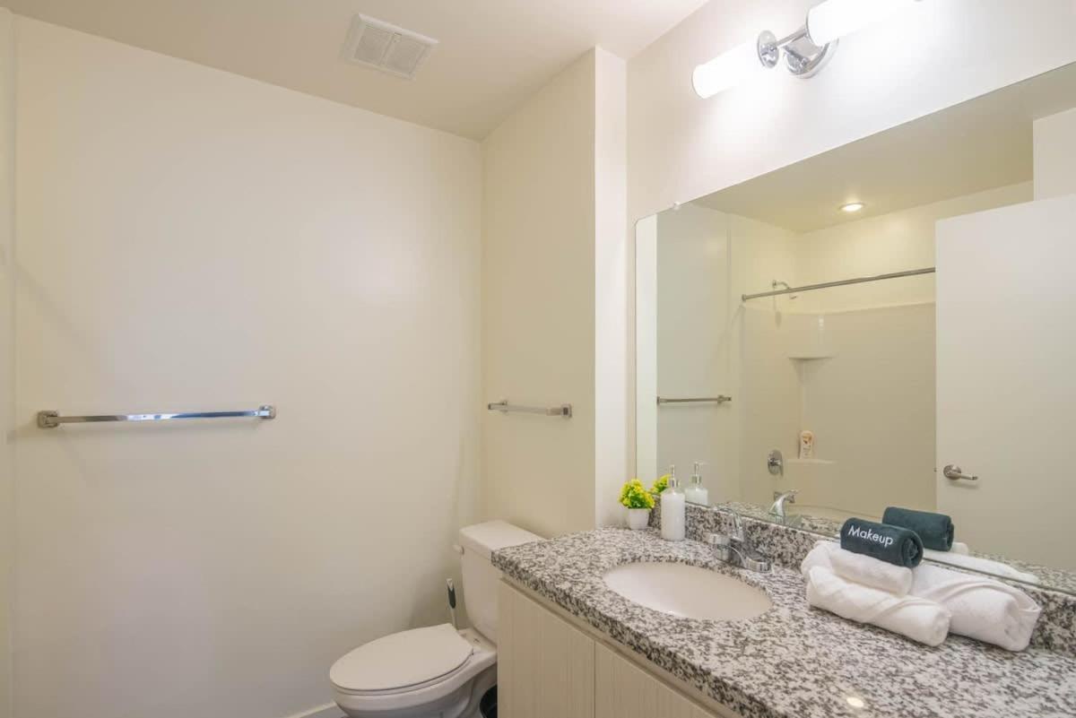 Apartemen Calm 2bd - Dt - Gym, Pool, Parking - Sleep 8 Phoenix